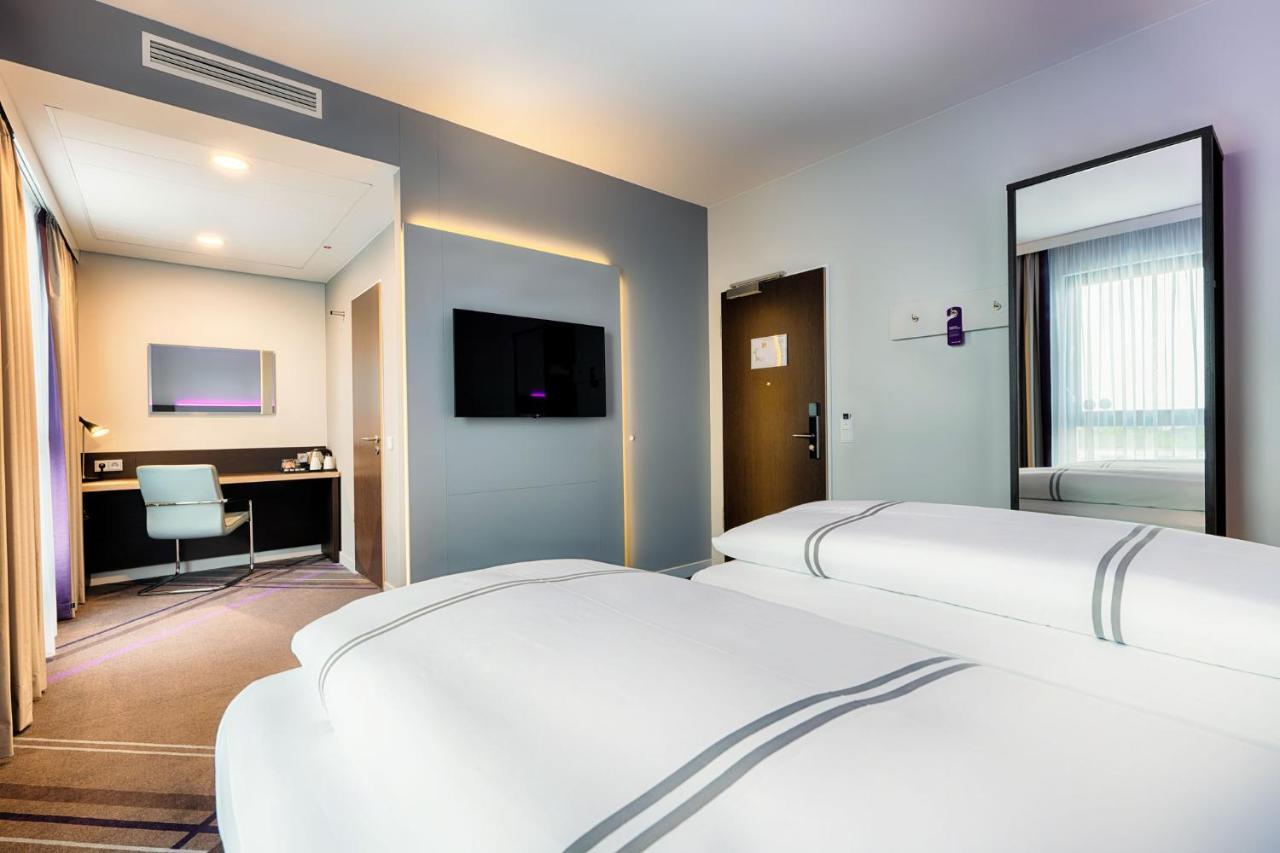 Premier Inn Berlin Airport Exteriör bild