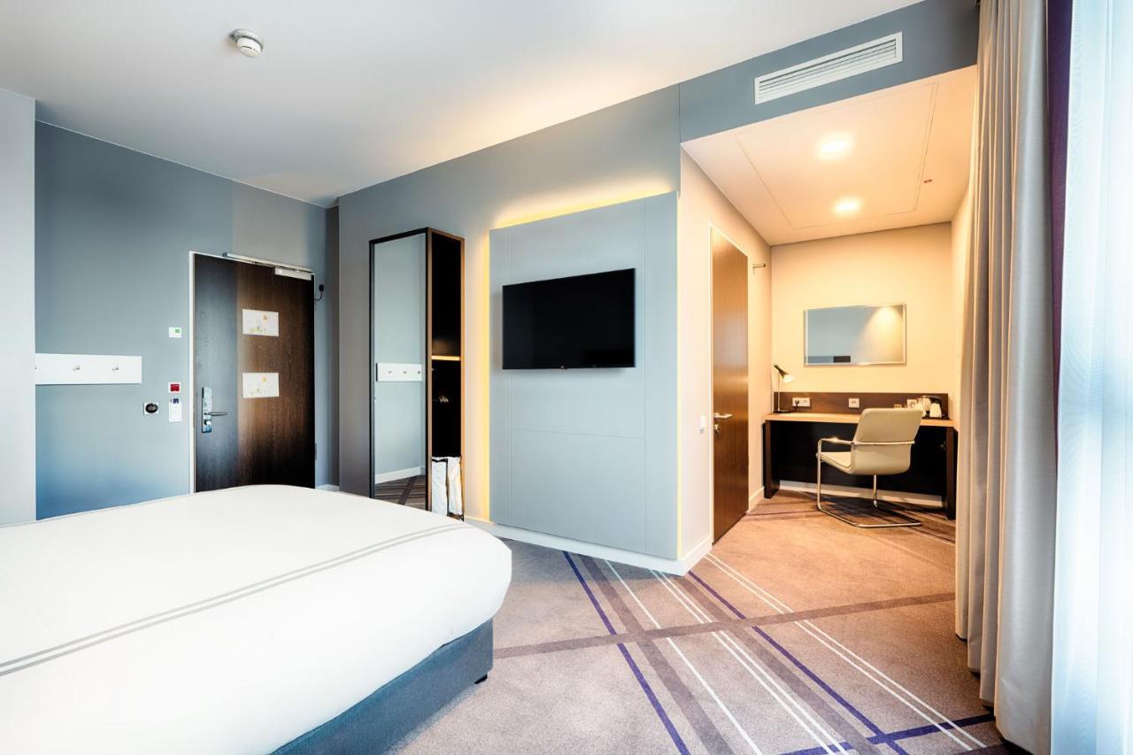 Premier Inn Berlin Airport Exteriör bild